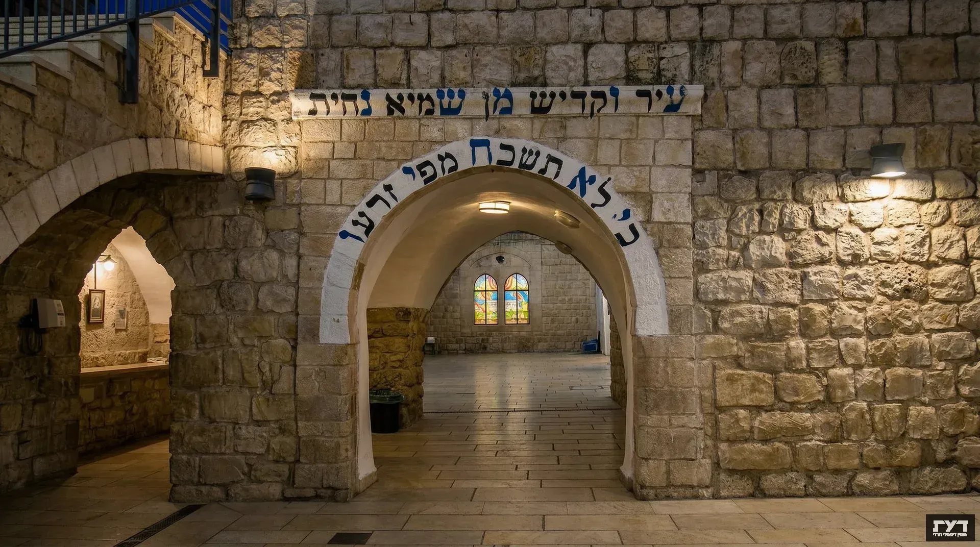 האקרוסטיכון הידוע על שער האבן בכניסה לציון רבי שמעון בר יוחאי